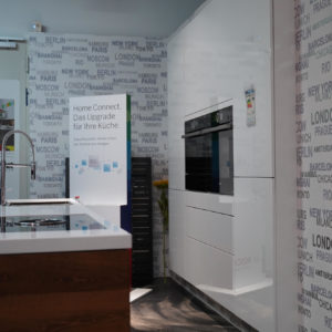 Ballerina Designküche hochglanz Lack Schneeweiß grifflos Elektrogeräte