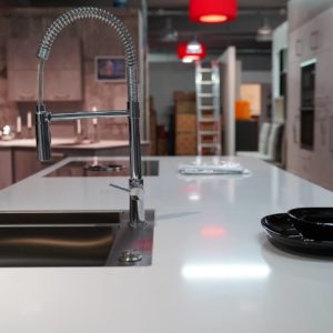 Ballerina Hochglanz Lack Schneeweiß dunkles Altholz Furnier