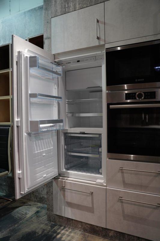 Ballerina Küchen Design mit Elektrogeräten Wandschrank Kühlschrank