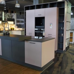 Burger Inselküche Cindy mit Elektrogeräten ergonomisch offener Wandschrank