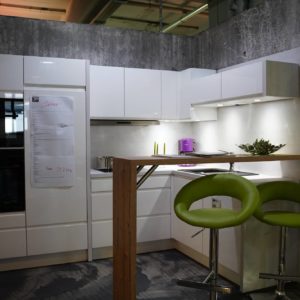 Burger L-Küche Design grifflos Lack Küchenfronten