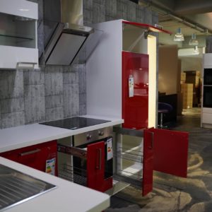 Burger L-Küche hochglanz Lack rot mit Induktionskochfeld und Kopffrei Haube