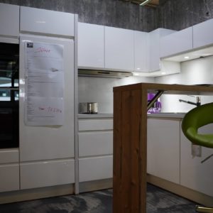 Burger L-Küchen hochglanz Lack grifflos mit griffmulden