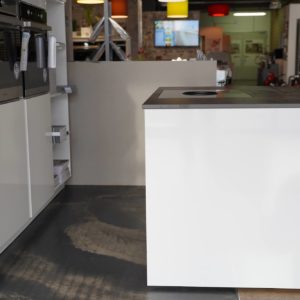 Design Inselküche Arbeitsplatte design Kochfeld mit Kochfeldabzug