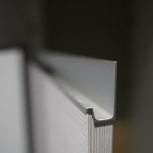 Holz Küchenfronten mit Alumiunium Griffmulden