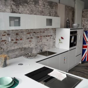 Nobilia Designküche in L-Form Lack hochglanz Kunststein Arbeitsplatte mit Hängeschränken