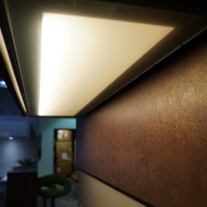 Nobilia Designküche in schwarz mit Rost Küchenrückwand