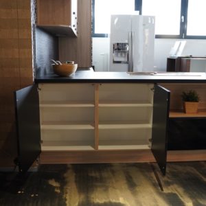 Nobilia Focus L-Form Küche mit Holz Arbeitsplatte in schwarz