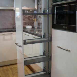 Nobilia Focus U-Küchen hochglanz Teleskop Auszug Vorratsschrank