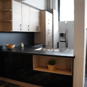 Nobilia Focus moderne L-Küche Oberschränke aus hellem Echtholzfurnier