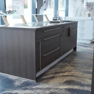 Nobilia Inselküche braune Küche Oak Holz Stangengriff Edelstahl
