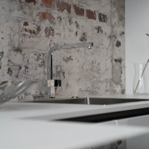 Nobilia L-Küche hochglanz weiß mit weißer Arbeitsplatte und Edelstahl Küchenspüle