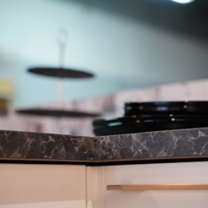 Nobilia U -Küche Edelstahl Griffe Marmor Arbeitsplatte Echtholz Nachbildung