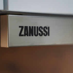 Burger moderne Küche cindy grau Edelstahl mit Elektrogeräten