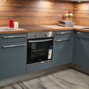 Burger moderne Küche cindy stormgrey Edelstahl Griffe Holz Arbeitsplatte