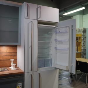 Burger moderne L-Küche cindy graue Küchenfronten mit weißem Wandschrank