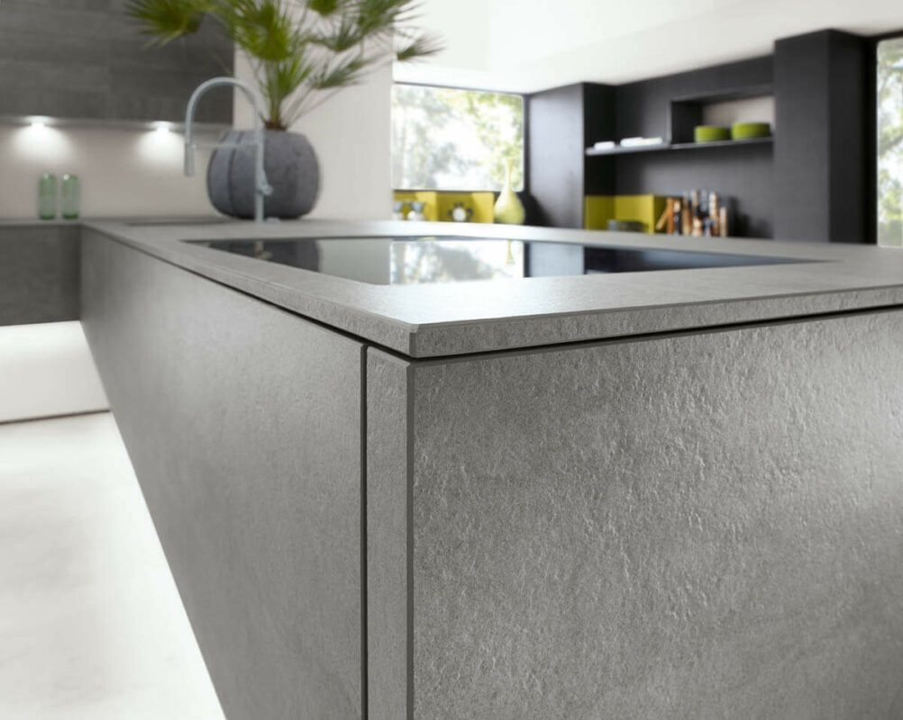 Alno Küchen in Betonoptik grifflos Designküche