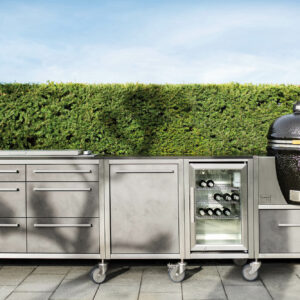 Burnout Outdoorküche Küchenzeile grau Big Green egg Grill Kühlschrank und Edelstahl Rahmen